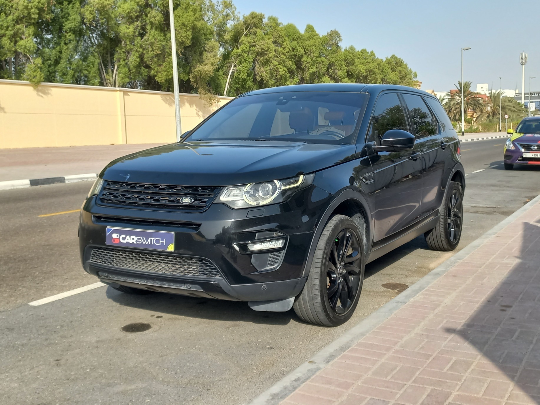 Used 2016 Land Rover Discovery Sport for sale in Dubai